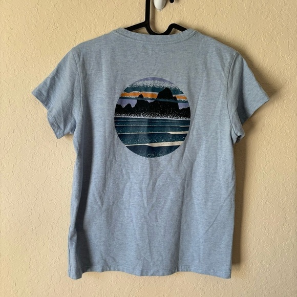 Patagonia | Women's Skyline Stencil Responsibili T-Shirt Size Small Light Blue - Picture 2 of 5